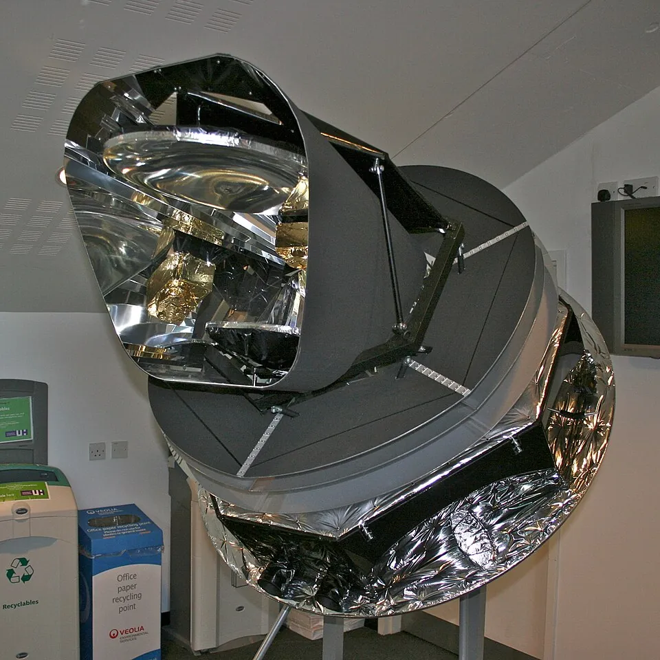 宇宙の始まりの光を観測した人工衛星プランクの模型