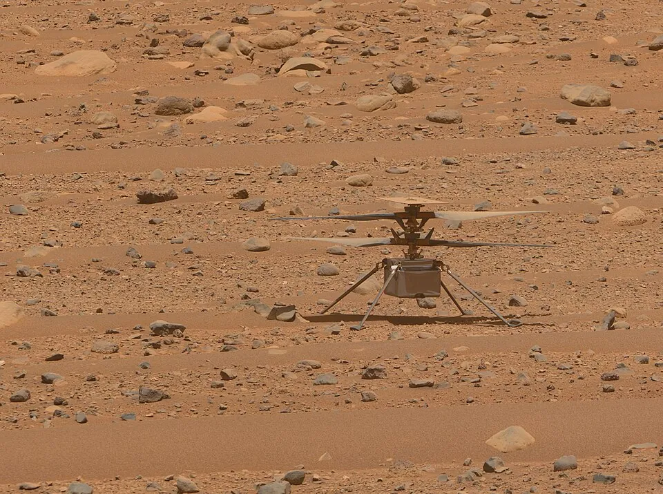 パーサヴィアランスが撮影した火星の地表と小型ヘリコプター「インジェニュイティ」